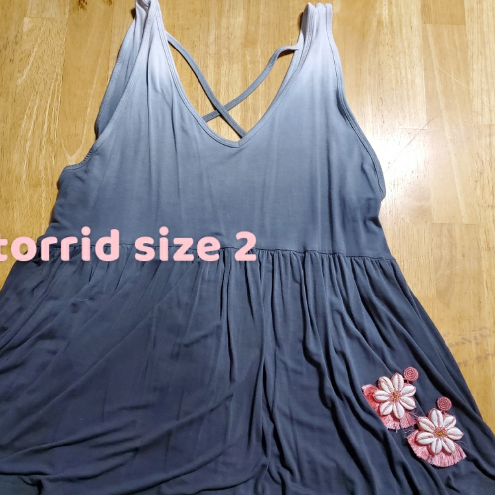 Torrid size 2 ombre white and gray baby doll top